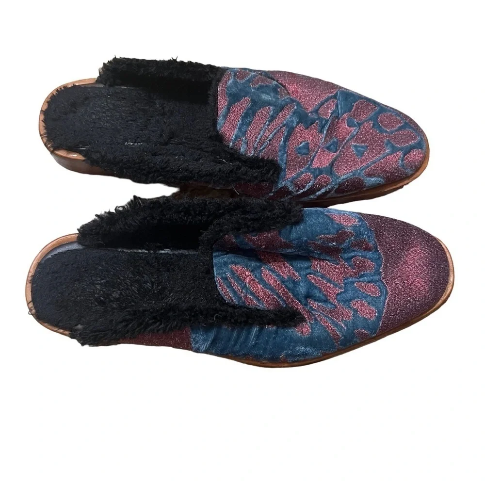 FREE PEOPLE Butterfly Effect Mules Faux Fur Lined in Pink/Blue Size 38 (7.5)